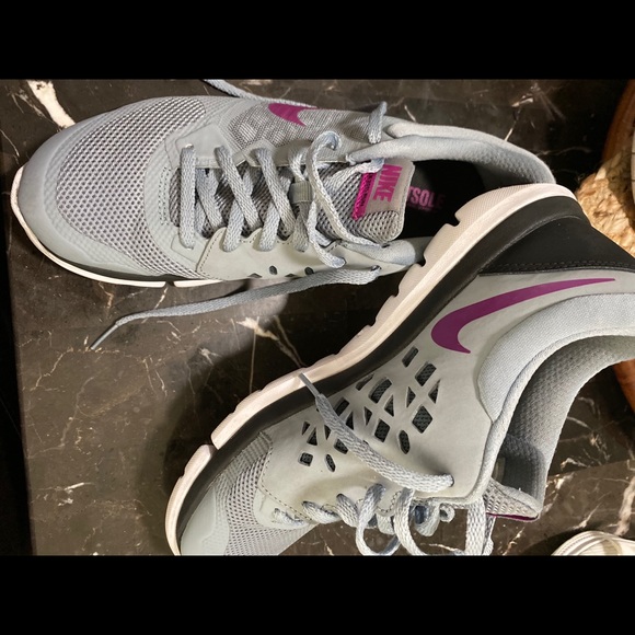 Nike running shoes - Picture 3 of 4